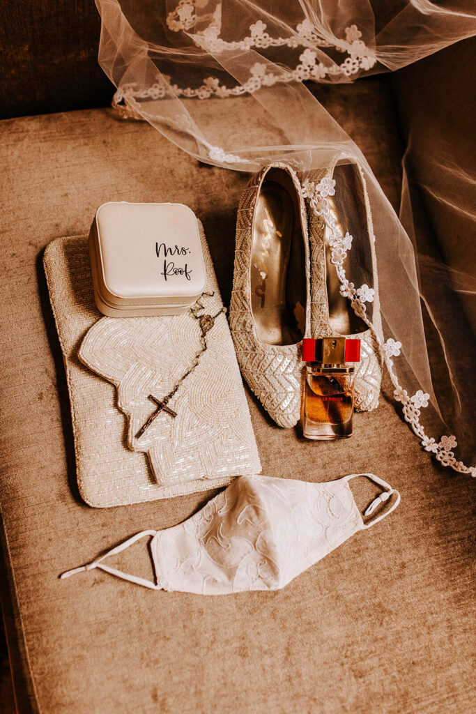 bride-getting-ready-sonesta-philadelphia